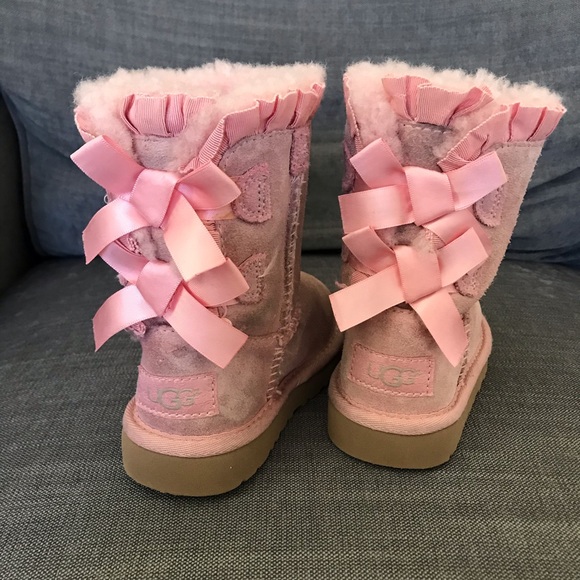 Pink uggs - Picture 3 of 6